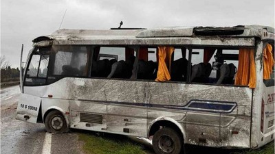 Balıkesir'de İşçi Servisi Kaza Yaptı! 18 Yaralı