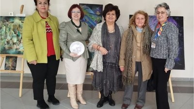 Balıkesir’li Ressamlardan Edremit’te ‘Sevginin Gücü Kadın’ Temalı Sergi