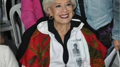 Yeşilçam'ın Vamp Kadını Edremit'te Yıllara Meydan Okuyor