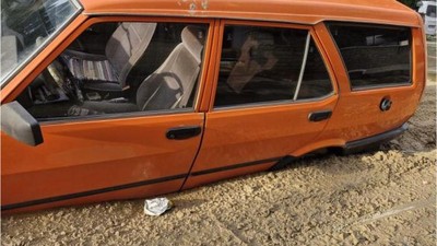 Edremit'te Zemin Çöktü Otomobil Çamura Saplandı!