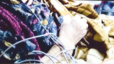 112 ekipleri Kar Engelini Aştı Zehra Nine'ye ulaştı
