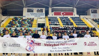 8 Mart Kadınlar Günü Voleybol Turnuvası Başladı