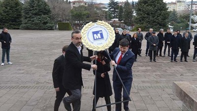Balıkesir SMMM Odası’ndan Atatürk Anıtı’na Çelenk Sunumu