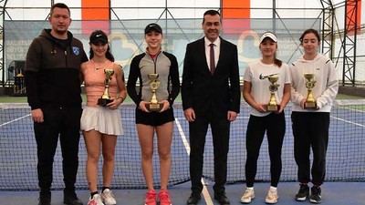 Balıkesir'de 18 Yaş Tenis Kış Kupası Sona Erdi