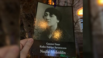Balıkesir’de Ağaçlara Kadınların Resmi Asıldı! İşte Nedeni
