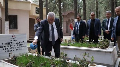 Edremit Belediyesi, Şehitliklerde Bakım Çalışmalarını Sürdürüyor