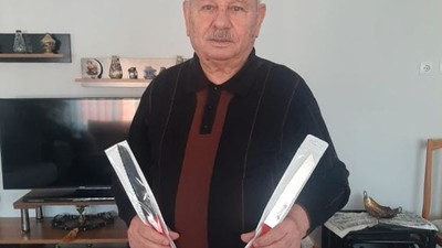 Hediyenin Böylesi Sevdiği Kişilere Bıçak Hediye Ediyor