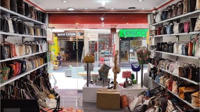 Balıkesir’de Baharlık Çantalar Vitrinleri Süslüyor