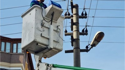 Elektrik Direği Yol Ortasından Kaldırıldı