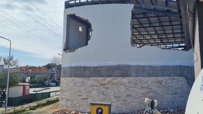 Mühürlenen Onon Kafe Binasının Yıkımına Başlanıldı