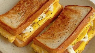 Sahurda Yapabileceğiniz Lezzetli Yumurtalı Sandviç Tarifi