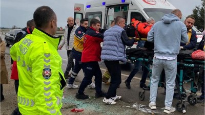 Burhaniye’deki Kazada Araç Hurdaya Döndü:2 Yaralı