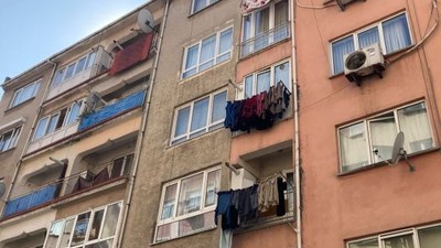 Balıkesir’de Mahalle Aralarına Astılar! Nedeni İlginç