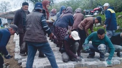 Balya'da Vatandaştan İmece Usulü Kaldırım