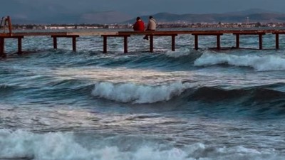 Dev Dalgaların Üzerinde, Tehlikeli Sohbet!