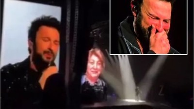 Tarkan Sahnede Hüngür Hüngür Ağladı!