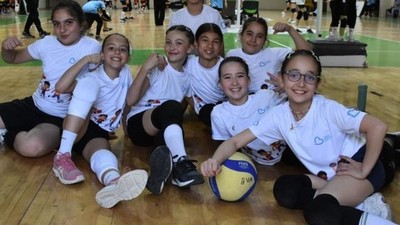 23 Nisan Mini Voleybol Şenliği yüzlerce sporcuyu buluşturdu