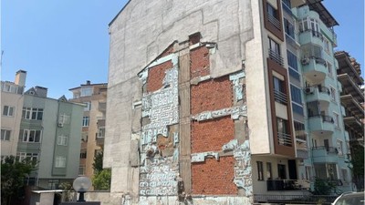 Başlıksız Kalan Duvar Mahalleliyi Tedirgin Ediyor