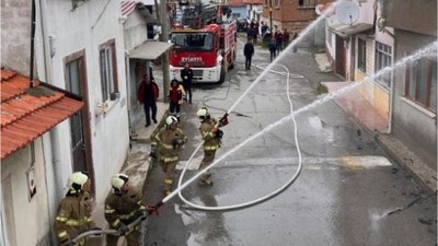 Burhaniye’de Yangın Paniği! Mahalle Sokağa Döküldü
