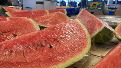Karpuz Tezgâhlarda: Dilimi 100 TL'ye Satılıyor