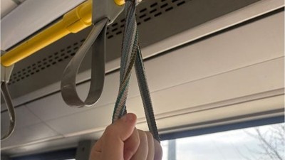 KYK Otobüslerinde İlginç Çözüm: Kopan Askıların Yerine Bez ve Kemer
