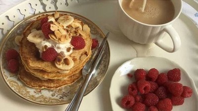Evde Kremalı ve Meyveli Pankek Yapımı