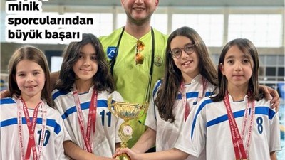 Büyükşehir’in minik kulaçları madalyaları topladı