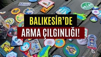 Balıkesir’de Yeni Moda: Çantalarda Renkli Arma Trendleri
