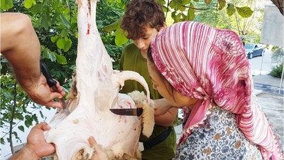 Bigadiç’te Bayram Başka Komşuluk Geleneği