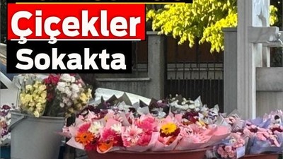 Bayram'da Çiçekler Sokakta