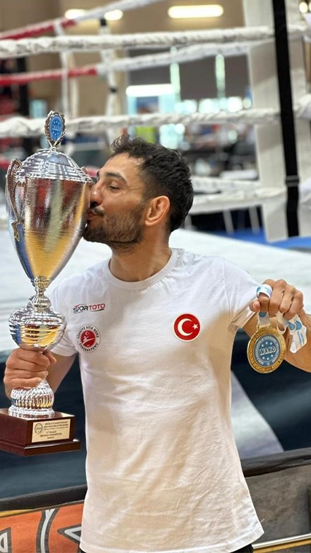 Kick Boks Dünya Şampiyonu Emre Karaca Oldu