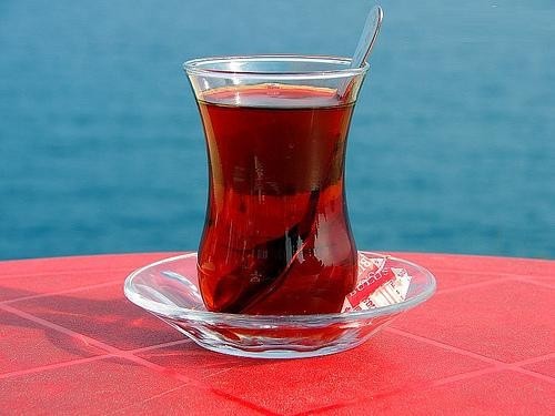  Akçay’da Kafe’ye Otururken Dikkat