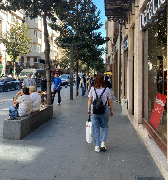 Sezon Sonu İndirimleri Kalabalığı Getirdi: Balıkesir Hareketli