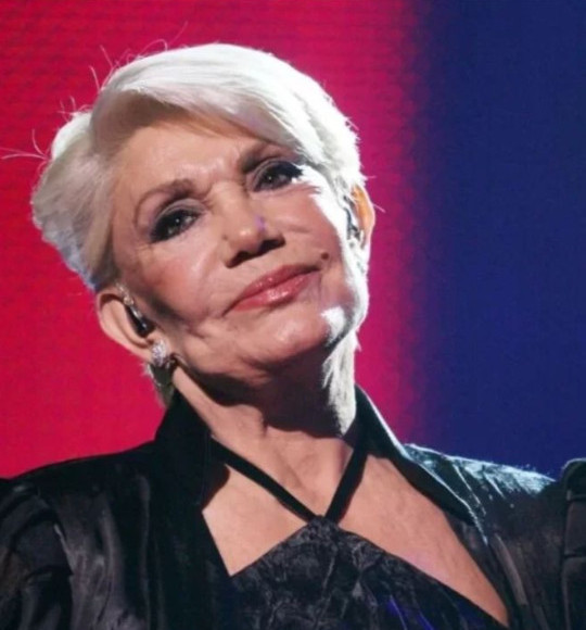 Sahnede beyin kanaması geçirmişti, Marinella hayatını kaybetti