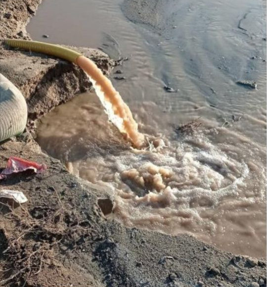 Balıkesir Burhaniye’de Halk Plajına Akan Pis Sular Tepki Çekti