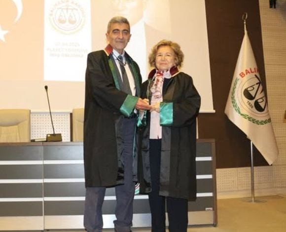 Başkan Topaloğlu’ndan Avukatlara Onur Plaketi
