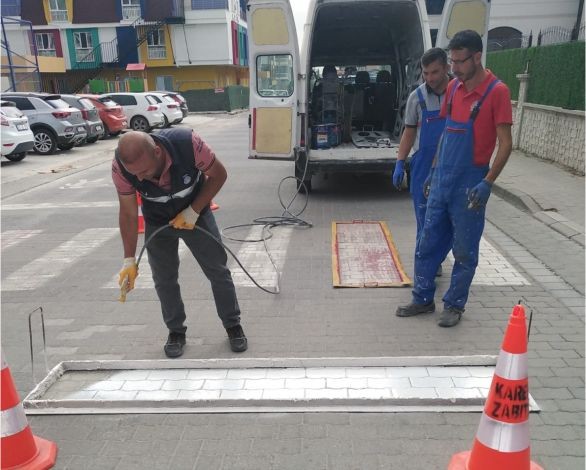 Karesi’de Okul Önlerindeki Yaya Çizgileri Yenileniyor