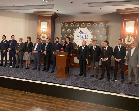 İstanbul'da DEVA Partisi'nin 13 ilçe başkanı ve yönetim kurulu üyeleri istifa etti.