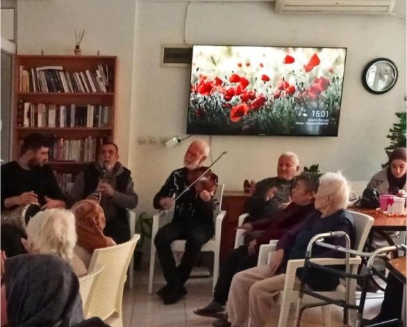 Burhaniye MYO’dan büyüklerimize müzik ziyafeti