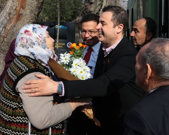 Sındırgı Ahmet Akın’ı Bağrına Bastı