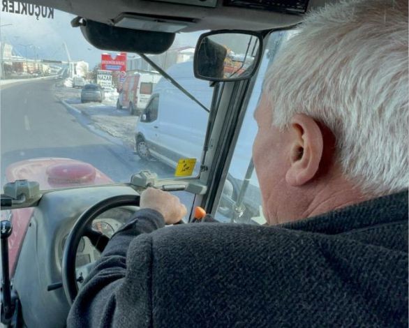 Nakliyeciler 28 bin TL isteyince inat etti 3 gün traktör sürerek Bitlis’e geldi
