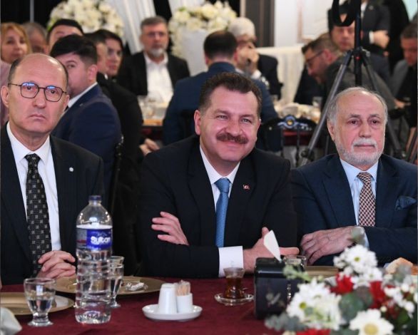 Vuslat Platformu Balıkesir’de ‘Yerelden Genele Hizmet Anlayışımız’ konferansı programı düzenledi