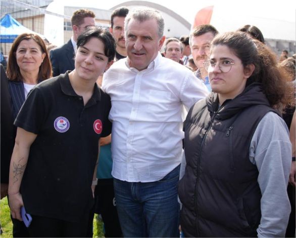 Bakan Bak Edirne’de Roman havası oynadı