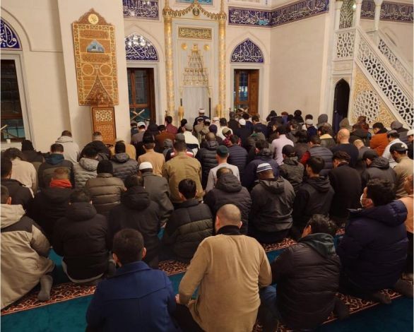 Tokyo'da Ramazan ayının ilk teravih namazı kılındı
