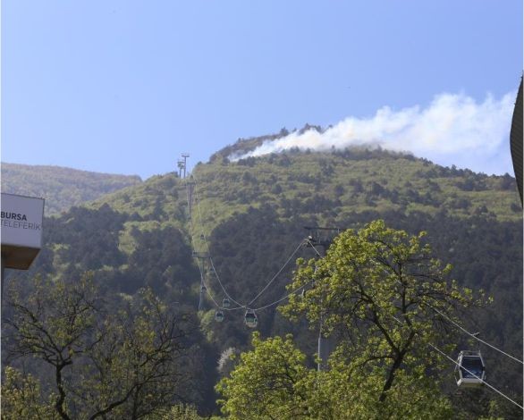 Uludağ eteklerinde yangın: Çok sayıda ekip alevlere müdahale ediyor