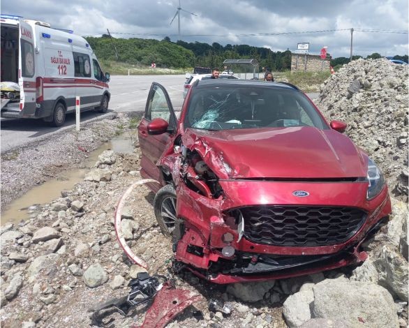 Savaştepe - Balıkesir yolunda kaza: 4 yaralı