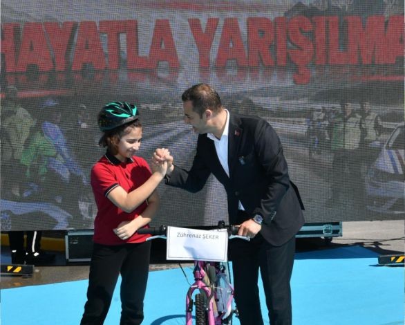 Trafik Haftası’nda çocuklar eğlenirken öğrendiler