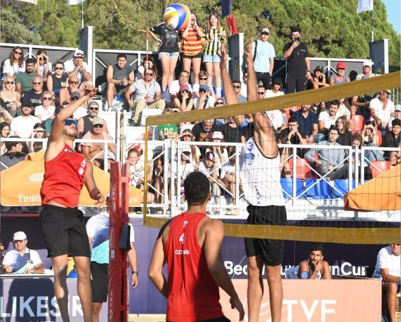 Balıkesir, plaj voleybolunun göz bebeği oluyor