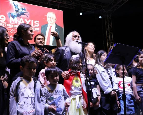 Suavi Balıkesir’de Bakın Hangi Şarkıyı Söyledi!