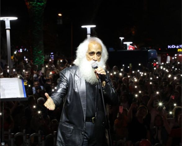 Suavi Balıkesir’de Bakın Hangi Şarkıyı Söyledi!